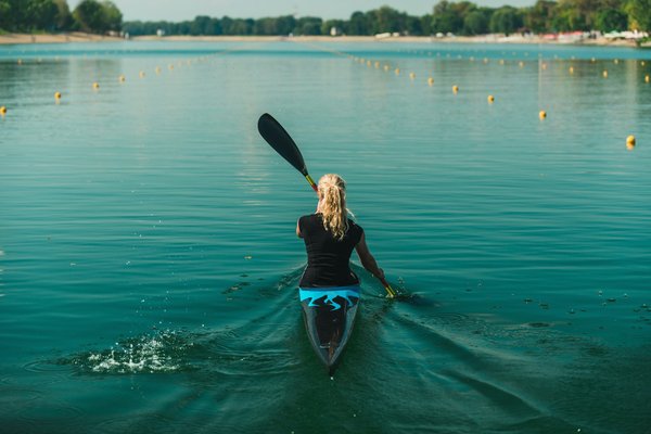 Comment organiser une expédition en kayak dans les eaux cristallines des îles Lofoten, Norvège?